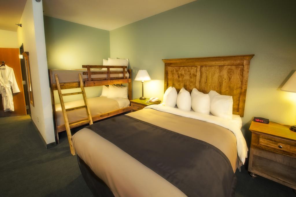 Junction Inn Suites & Conference Center Babbitt 객실 사진
